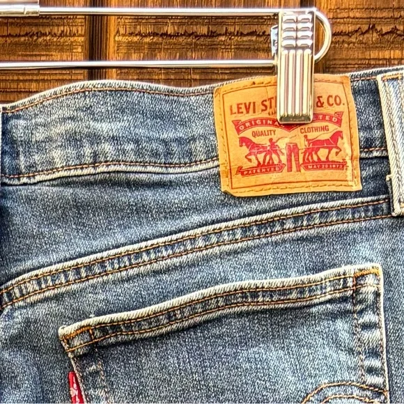 Levi's Wedgie Straight Button Up Jeans - Picture 5 of 15